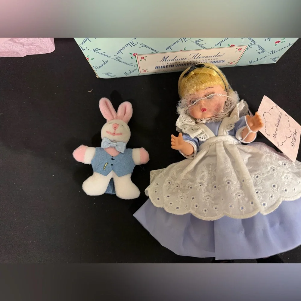 Madame Alexander 8" Doll Alice in Wonderland 30665 Tag/ White Rabbit MIB - Picture 2 of 15